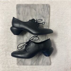 Eureka Size 7 Black Low Architectural Heels Leather Modern Whimsigoth Goth